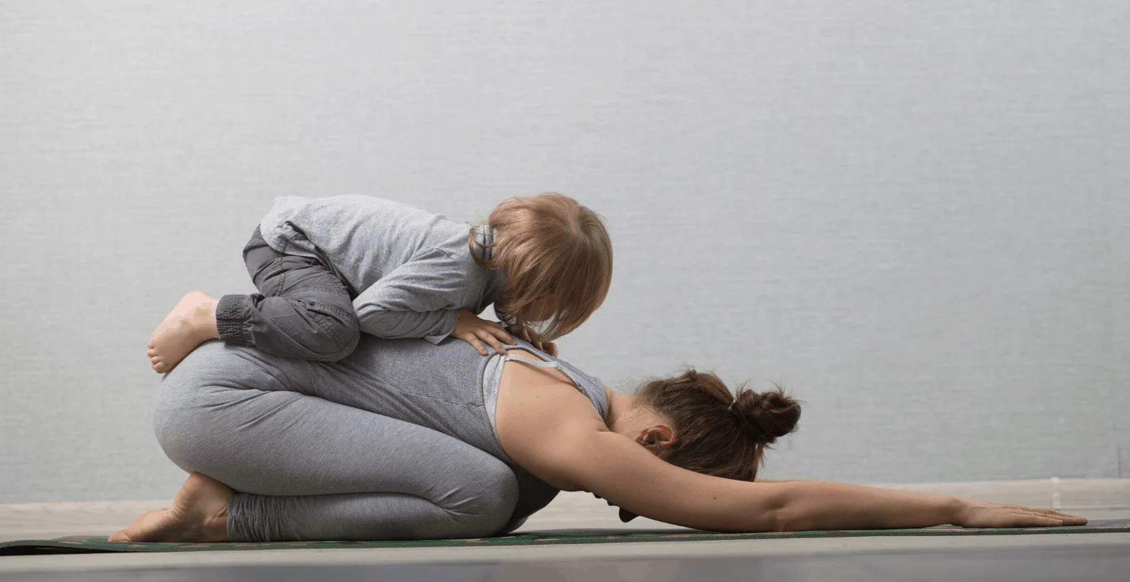 20 Spanish Yoga Videos for Kids and Adults