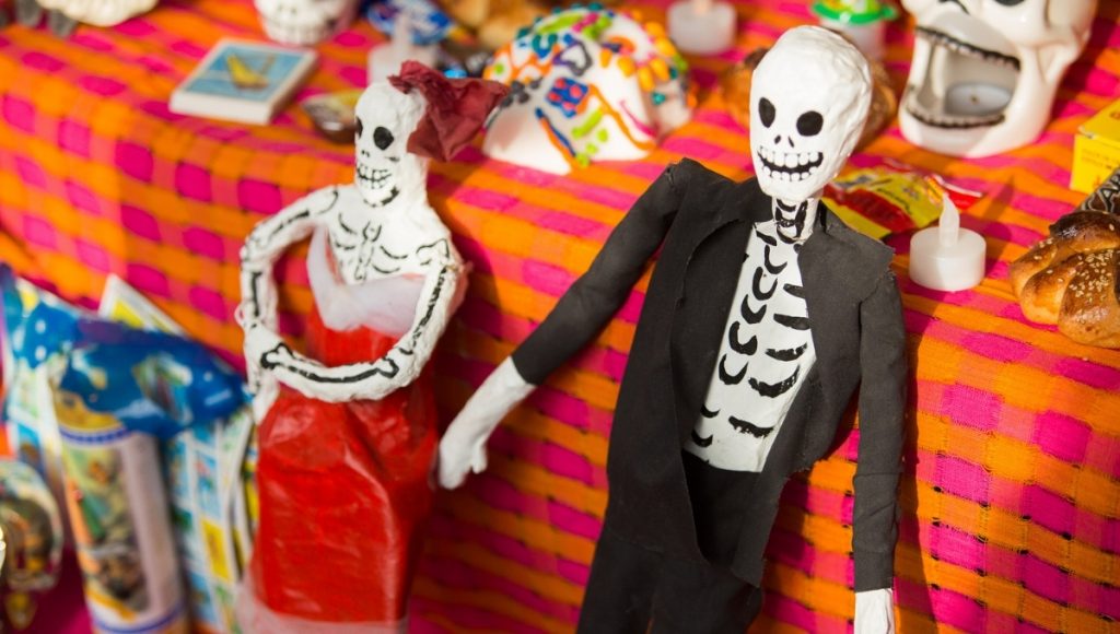 three differences between day of the dead and halloween