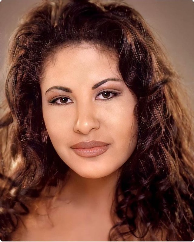 what is selena quintanilla biography