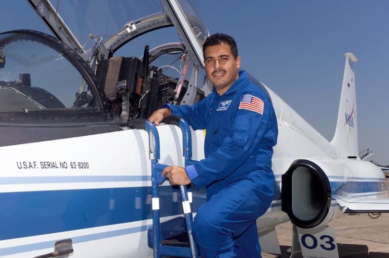 José Hernandez, Astronaut: A Biography and Resources for Kids